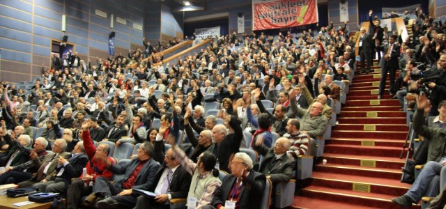 
Elektrik Mühendisleri Odası Bilgisayar Mühendisliği Meslek Dalı Ana Komisyonu tarafından yürütülen Bilgisayar Mühendisleri Odası kuruluş çalışmalarının en önemli adımlarından birisi 24 Mart 2012 Cumartesi günü gerçekleşti; EMO 43. Olağan Genel Kurulu’nda BMO kuruluş önergesi verildi ve oy çokluğu ile kabul edildi. Genel Kurul’un büyük desteği ile kabul edilen  önergeden önce kırmızı fularlar ve rozetler ile [...]