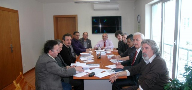 Elektrik Mühendisleri Odası (EMO) 43. Dönem Yönetim Kurulu, ilk toplantısını 7 Nisan 2012 tarihinde yaparak görev dağılımını gerçekleştirdi;
Yönetim Kurulu Başkanı Cengiz Göltaş
Yönetim Kurulu Başkan Yardımcısı Neriman Usta
Yönetim Kurulu Yazmanı Mehmet Bozkırlıoğlu
Yönetim Kurulu Yazmanı İrfan Şenlik
Yönetim Kurulu Üyesi Erhan Karaçay
Yönetim Kurulu Üyesi Hamza Koç
Yönetim Kurulu Üyesi Fatih Kaymakçıoğlu
EMO 43. Olağan Genel Kurulu‘nun ardından seçilen Yönetim Kurulu, [...]