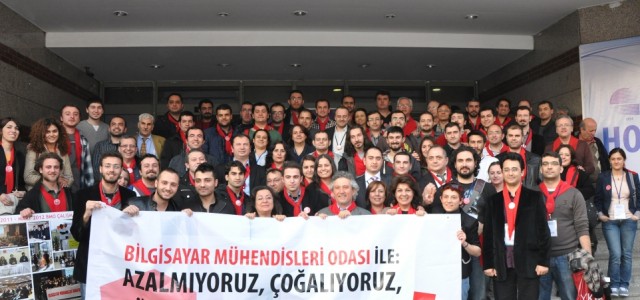 TMMOB Elektrik Mühendisleri Odası
Bilgisayar Mühendisliği Meslek Dalı Ana Komisyonu Basın Açıklaması
Bilgisayar Mühendisleri Odası için EMO’dan tam destek!

Basına ve Kamuoyuna;
23-24-25 Mart 2012 tarihlerinde gerçekleştirilen Elektrik Mühendisleri Odası (EMO) 43. Olağan Genel Kurulu bilgisayar mühendisliği açısından tarihi bir gelişmeye de sahne olmuştur. Bilgisayar mühendislerinin yasal olarak bağlı bulundukları meslek odası olan EMO Genel Kurulu‘na sunulan önergenin oy [...]
